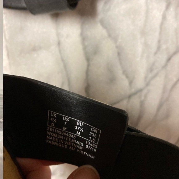 Clarks Artisan Heels Size 7 Leather Double Strap Buckle Sandals Black - Picture 11 of 11